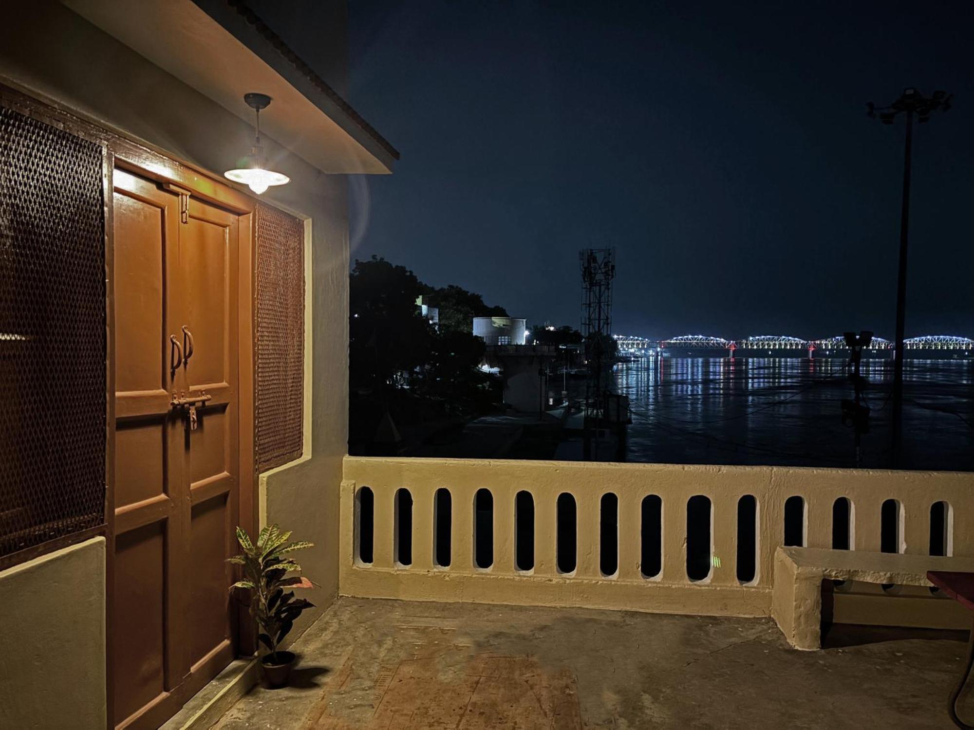 Vintage River Homestay Varanasi Exterior foto