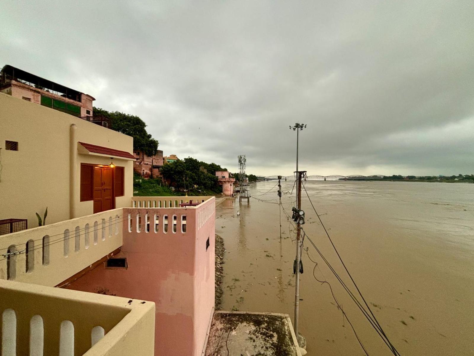 Vintage River Homestay Varanasi Exterior foto