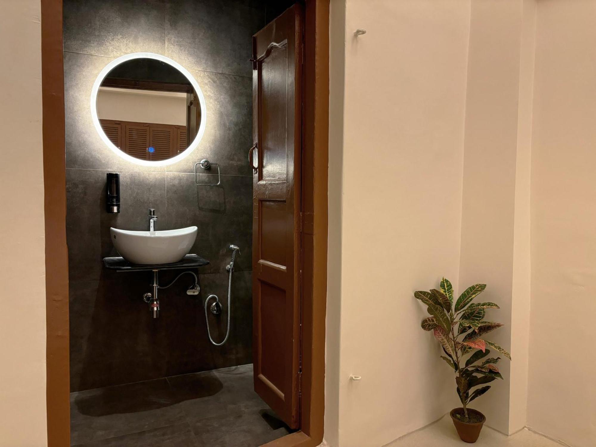 Vintage River Homestay Varanasi Exterior foto