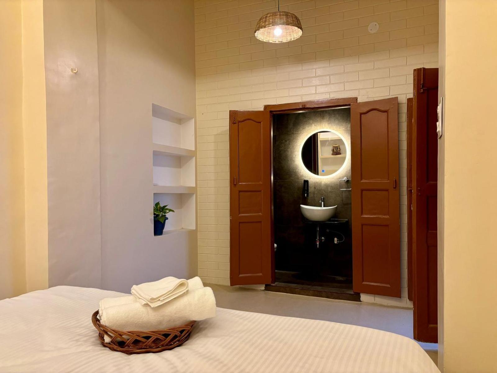 Vintage River Homestay Varanasi Exterior foto