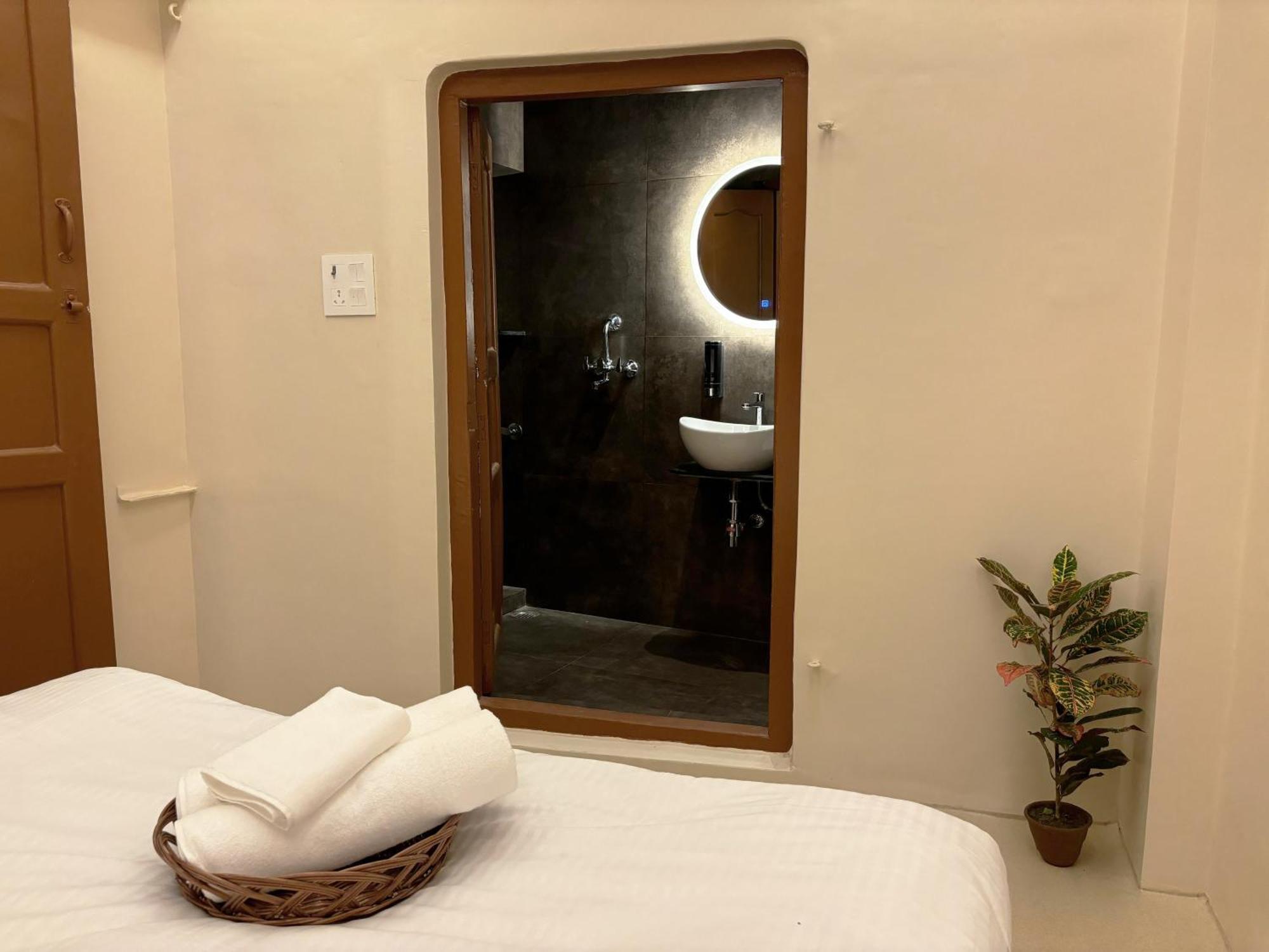 Vintage River Homestay Varanasi Exterior foto