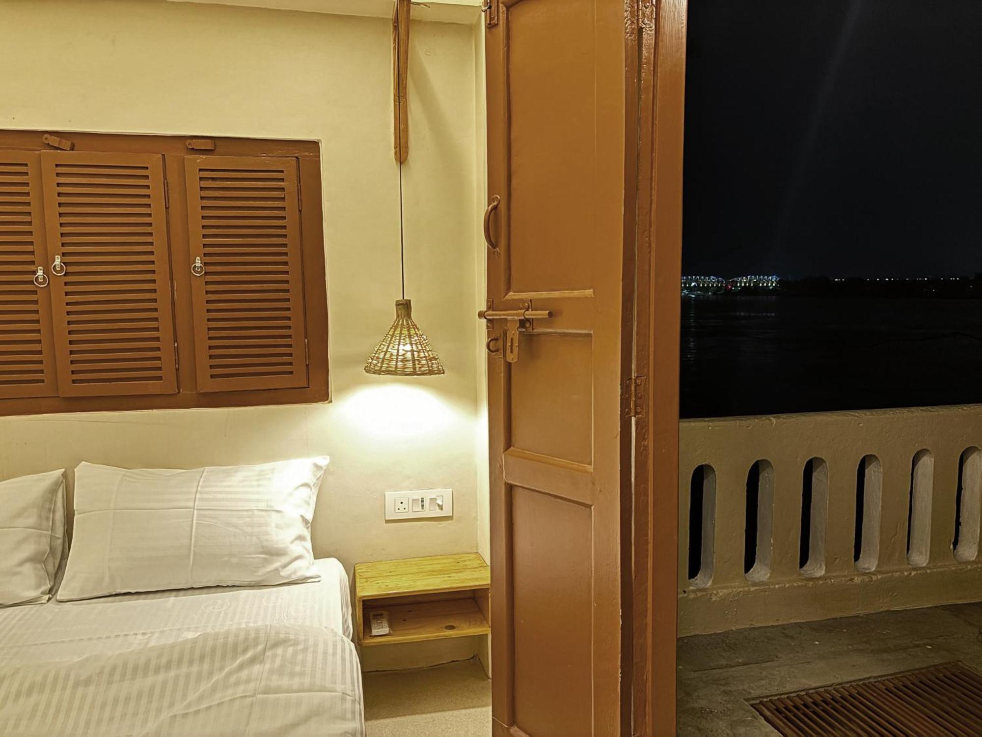 Vintage River Homestay Varanasi Exterior foto