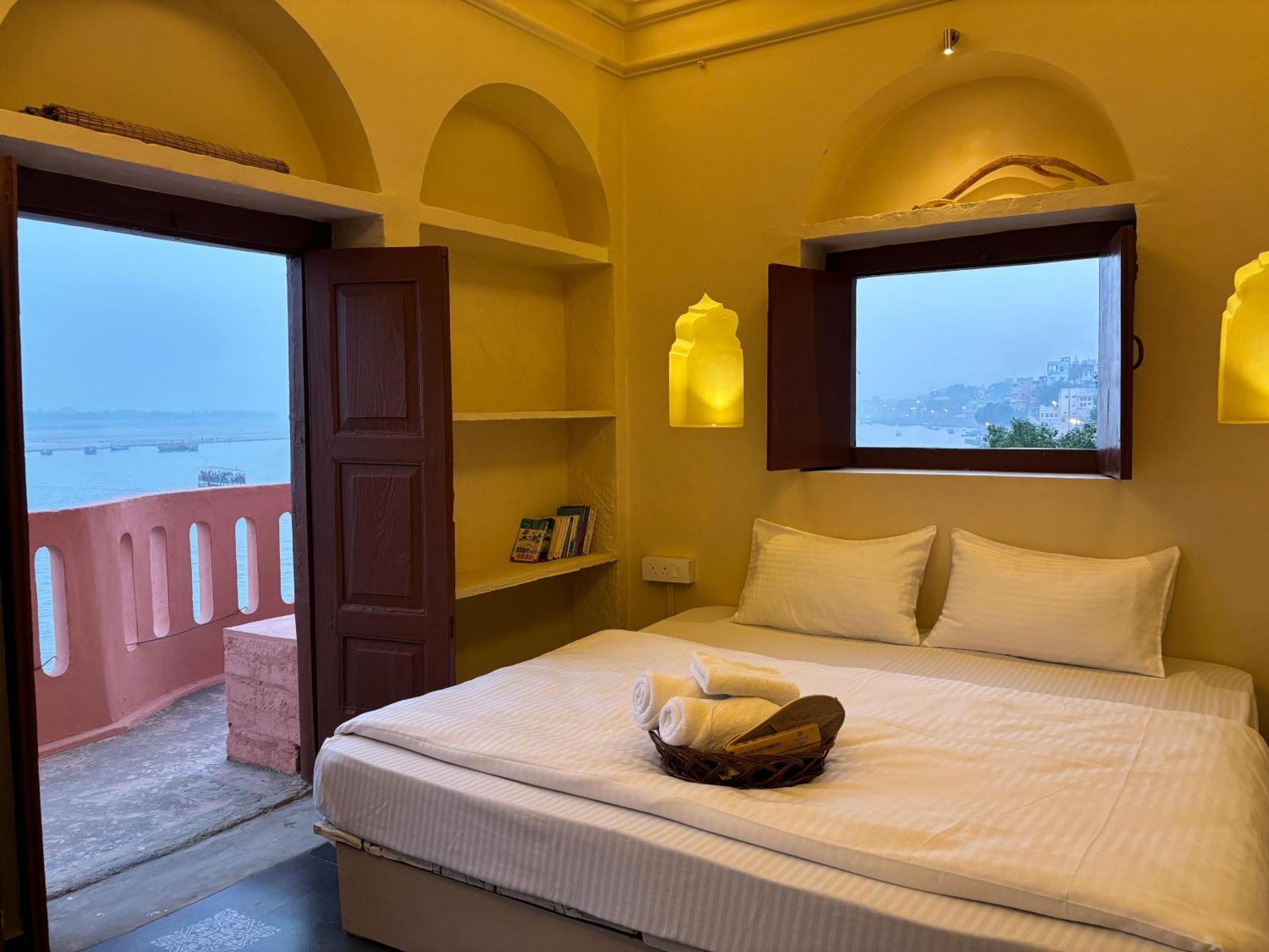 Vintage River Homestay Varanasi Exterior foto