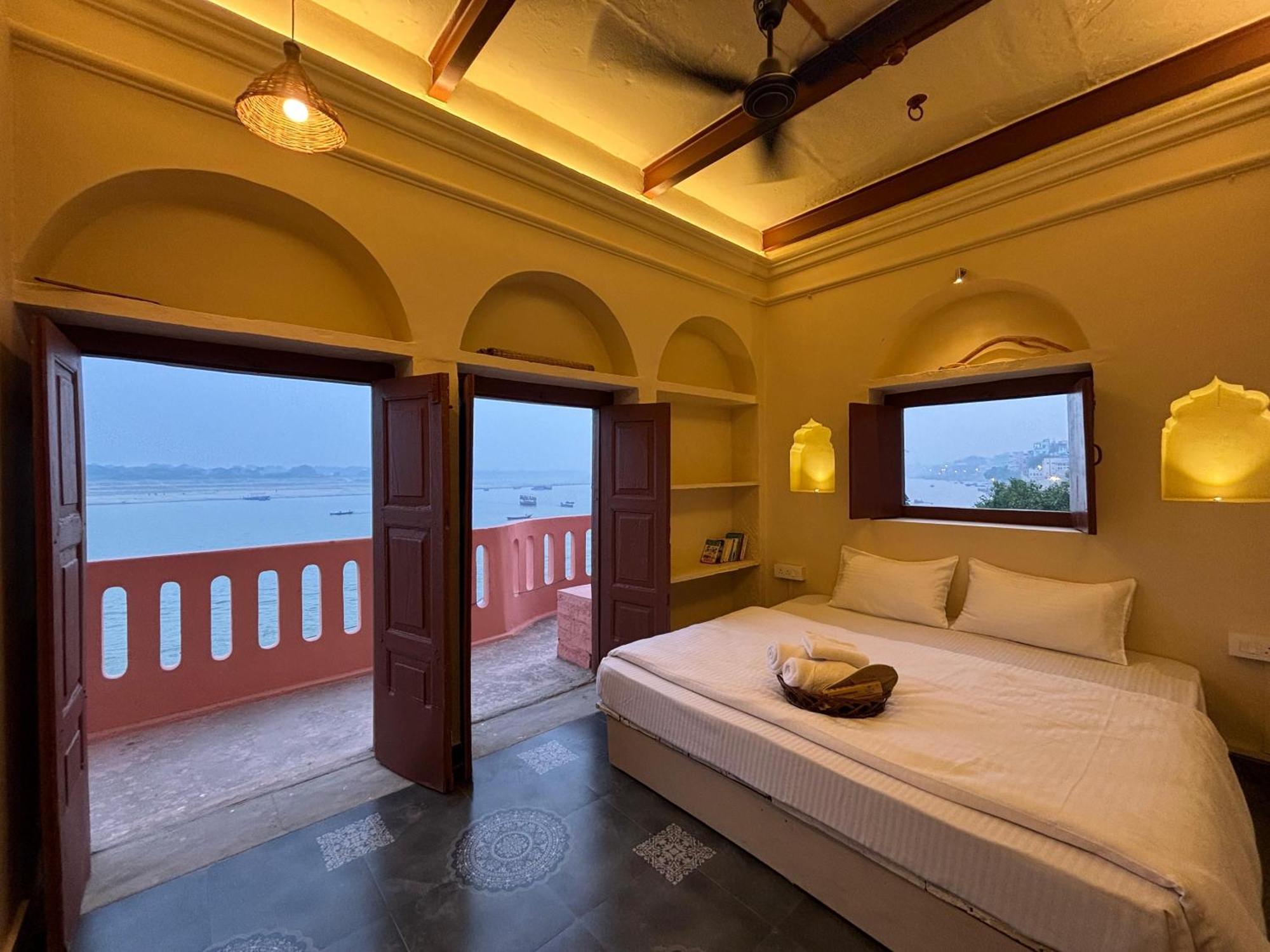 Vintage River Homestay Varanasi Exterior foto